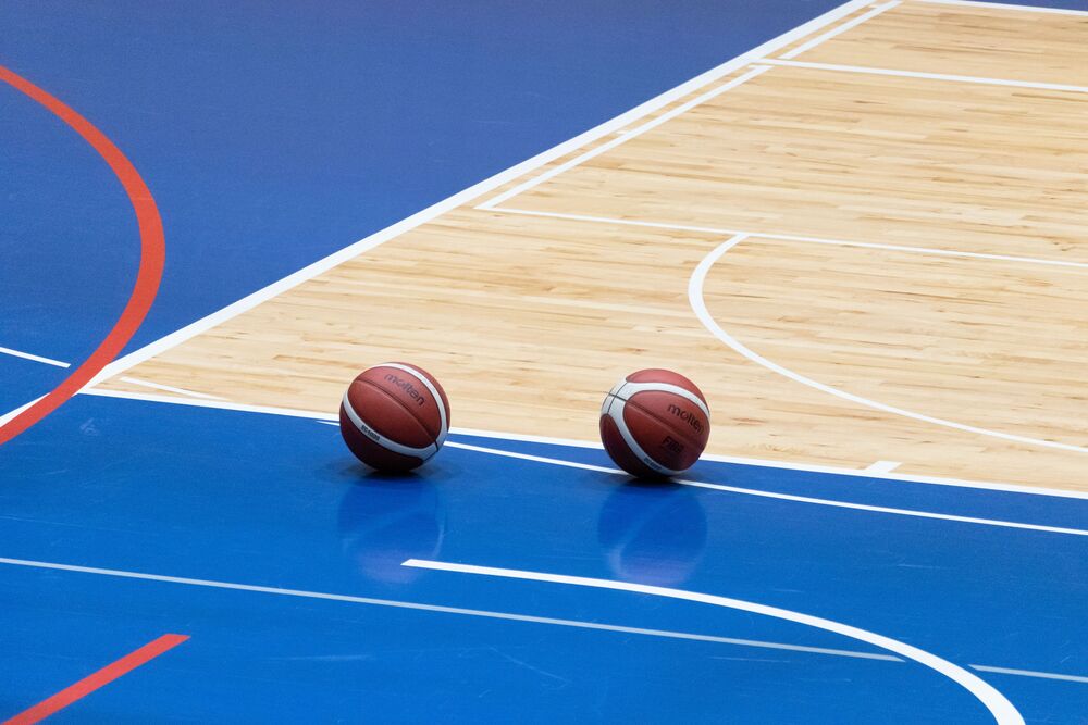 Lira basket